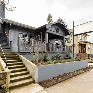 - Cozy Attic Hideaway In Laurelhurst Portland